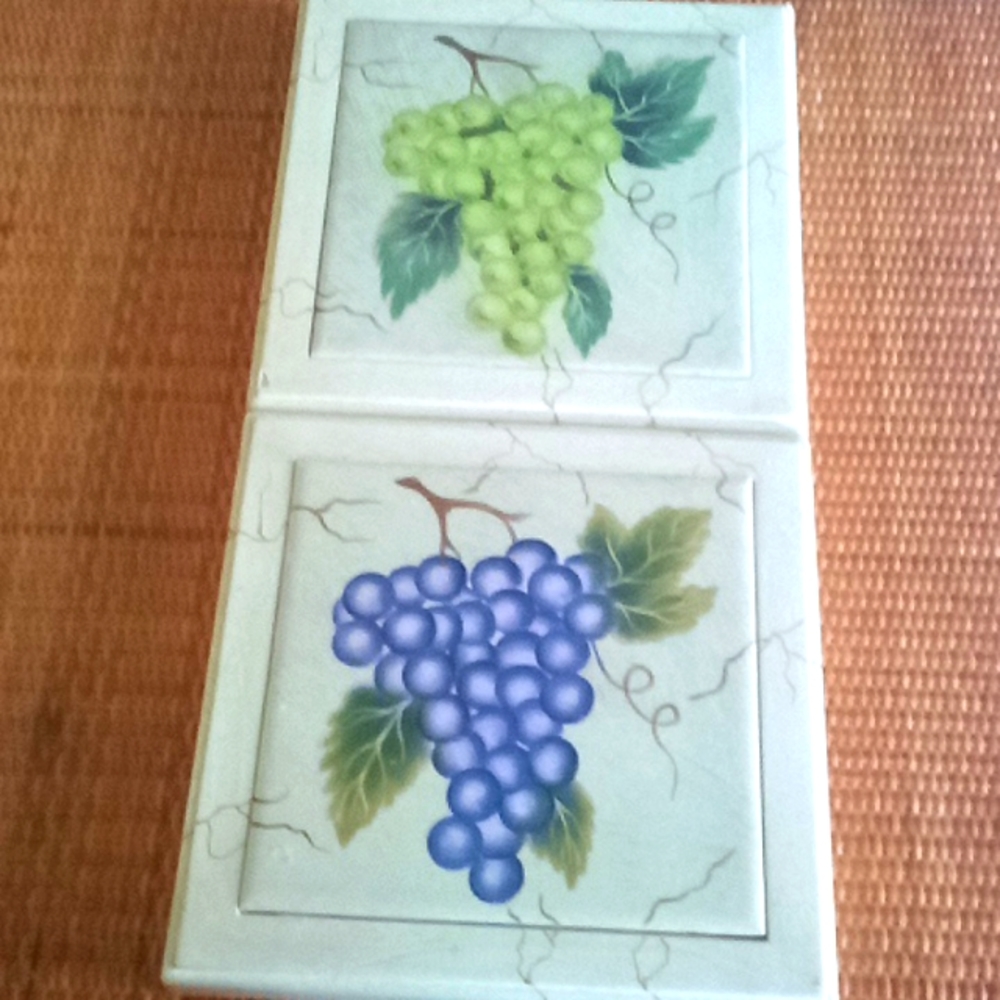 2 Tuscany wall hanging trivets